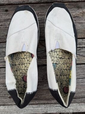 Tom’s White Slip-On Canvas Shoes with Black Trim - Women’s 12 / Men’s 10